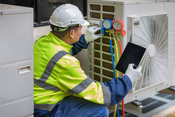 Professional Ac Installation technician working in Mesa, WA